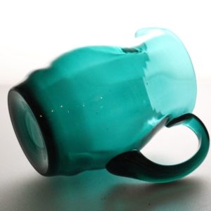 Kanna i grönt / Teal färgat glas