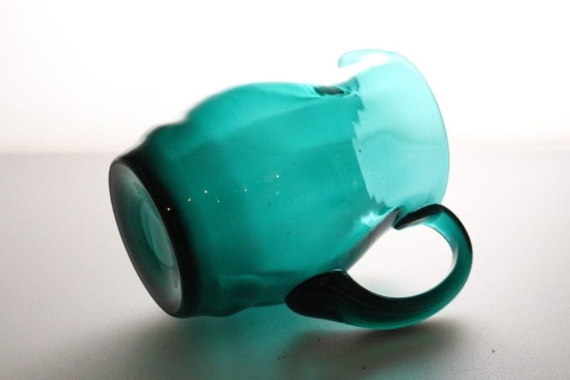 Kanna i grönt / Teal färgat glas