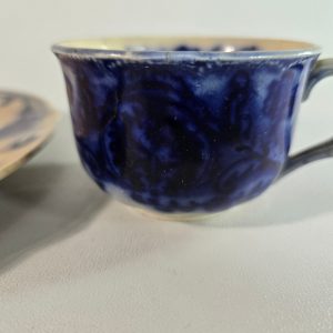 Assiett och kaffekopp, flytande blått, kraftigt missfärgade, Göteborg