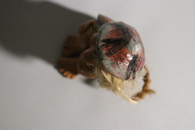 Handgjord Figur – Charmig Trollflicka, 13 cm
