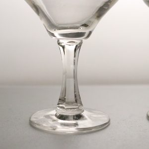 4st glas, små mikronagg förekommer