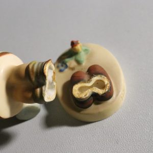 Vintage Porslinsfigur - Flicka med Vattenkanna