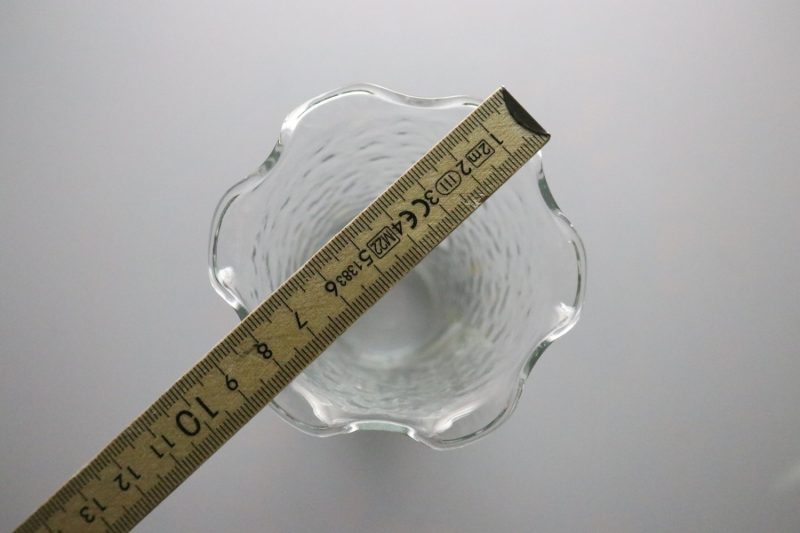 Vintage Anchor Hocking Heart Vas av klart glas, bågad brätte, stenig glasvas