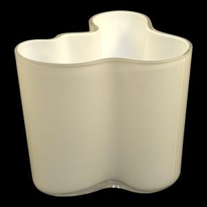 Elegant glasvas med unik form – skandinavisk inspiration