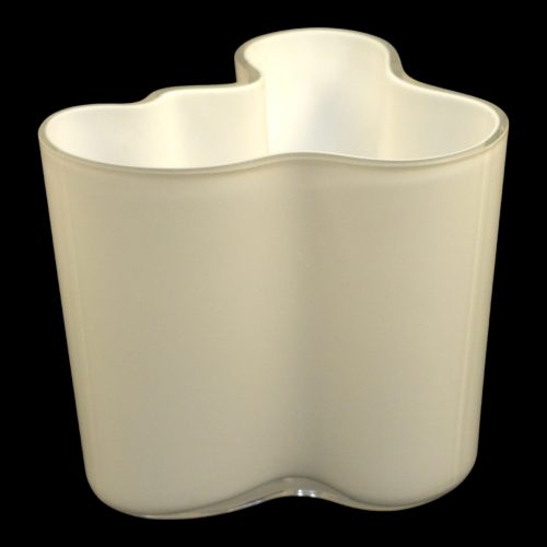 Elegant glasvas med unik form – skandinavisk inspiration