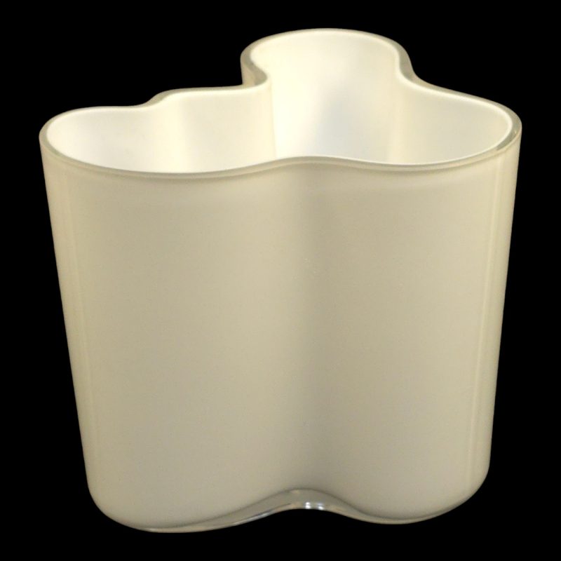 Elegant glasvas med unik form – skandinavisk inspiration