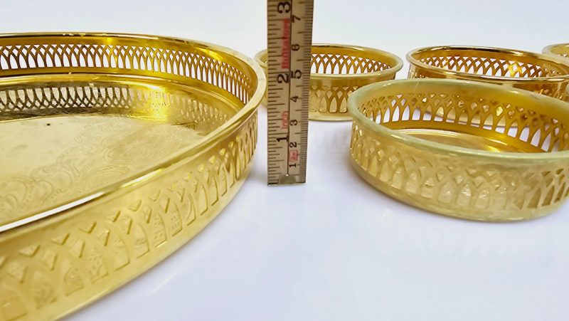 Elegant serveringsset med bricka och underlägg