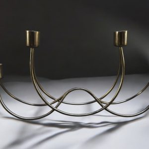 Elegant ljusstake i mässing med modern desi