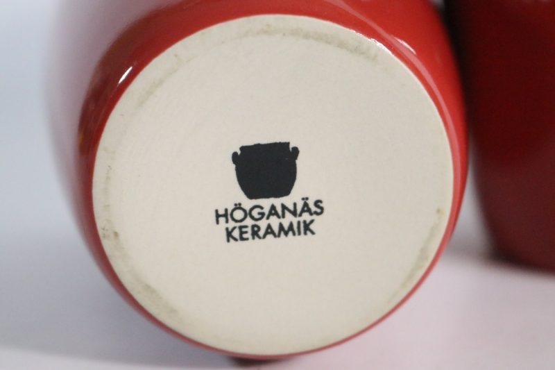 Stilrena Höganäs-keramikburkar med trälock – Skandinavisk designklassiker