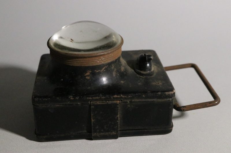 Vintage Ficklampa från Pertrix - En Historisk Samlarpärla