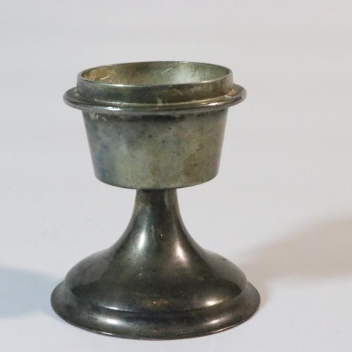 Äggkopp , metall . ingen synlig stämpel