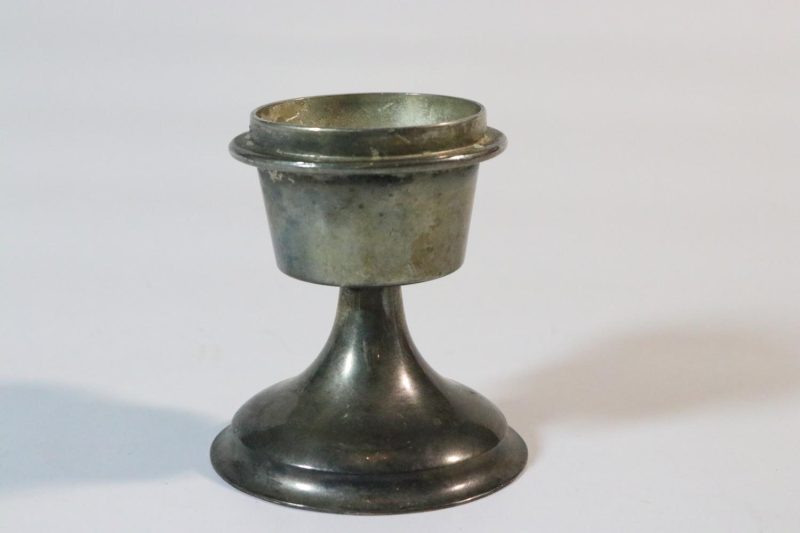 Äggkopp , metall . ingen synlig stämpel