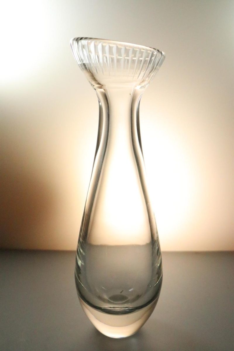 Vacker vas, troligen från svensk glasbruk, ca 29cm