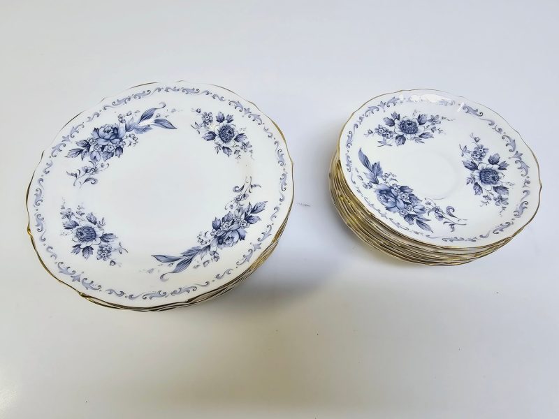 Elegant set i finaste benporslin från Royal Tuscan - Klassisk brittisk charm