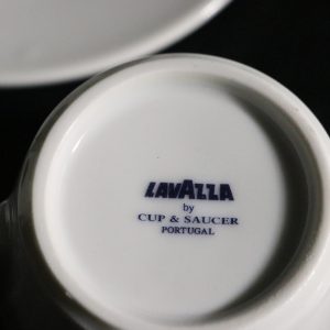 Exklusivt Lavazza-kaffeservisset – 12 koppar och 10 fat