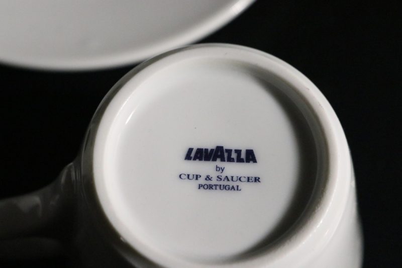 Exklusivt Lavazza-kaffeservisset – 12 koppar och 10 fat
