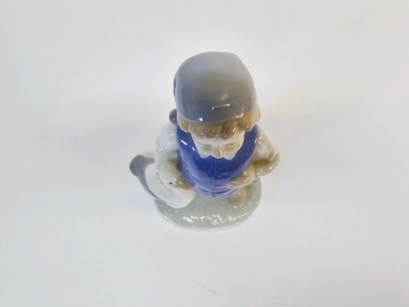 Porslinsfigur – Pojke med Gås, 24 cm