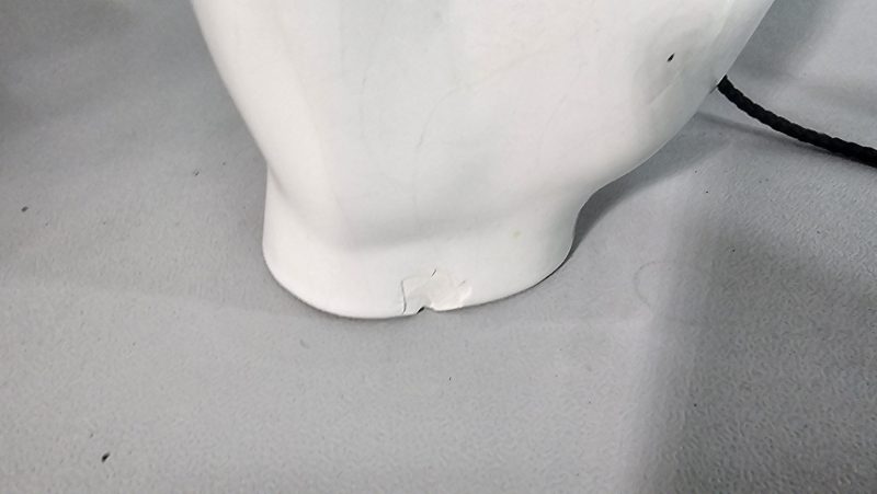 “Sammanflätade Öden”: En Skulptur av Tre Händer och Ett Snöre