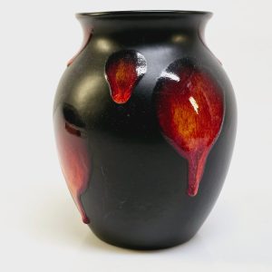 Elegant vas från Poole Pottery England – En skulptural konstskatt i keramik
