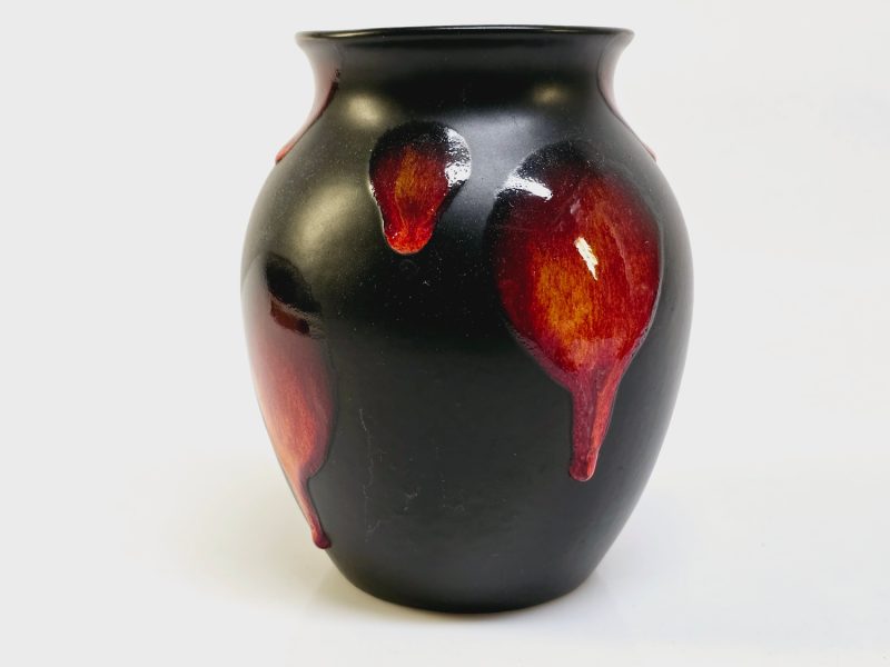 Elegant vas från Poole Pottery England – En skulptural konstskatt i keramik