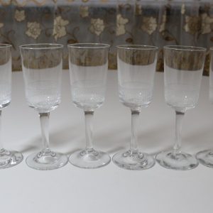 6st glas med etsad dekor