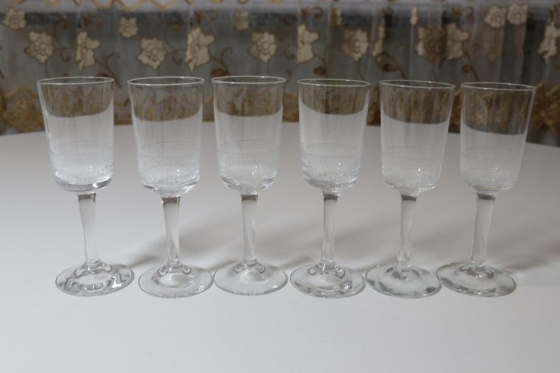 6st glas med etsad dekor