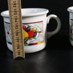 Två Färgglada Muggar från CIPA Italy – Fruktmotiv och Vintage Charm