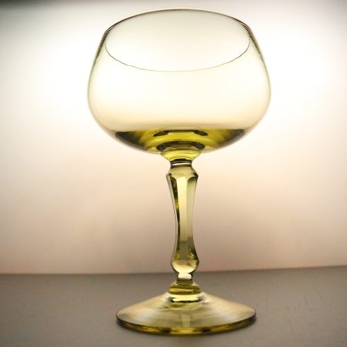 Stilrent Dryckesglas – Förfinad Njutning av Din Favoritdryck