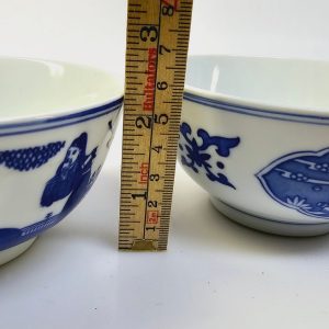 Klassiska blåvita skålar med traditionella kinesiska mönster - Set om tre