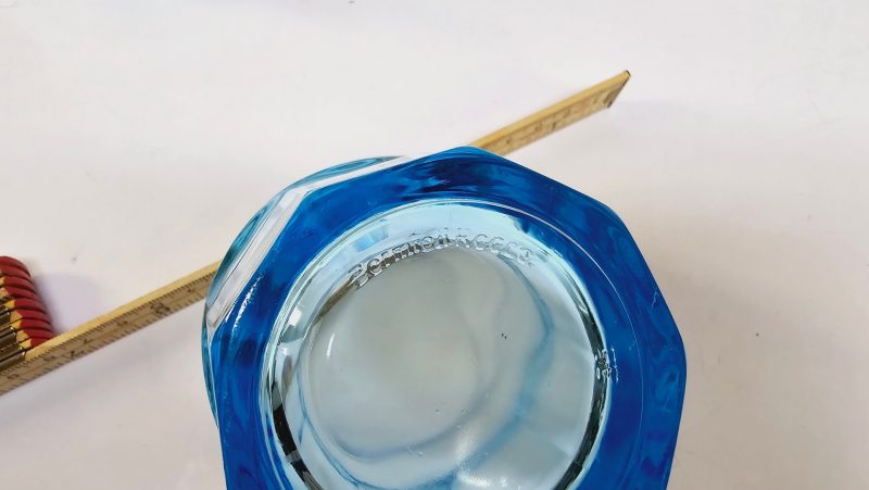 Stilrena blå glas från Duralex – Perfekta för sommarens dukning!