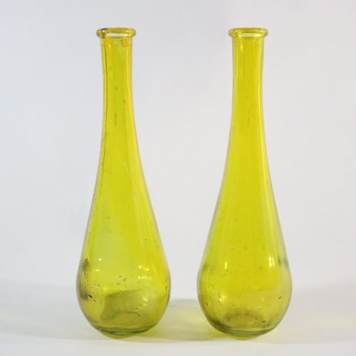 Två Eleganta Gula Glasvaser – Retro Charm för Ditt Hem
