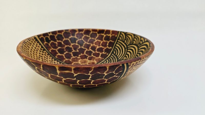 Unik handmålad skål med mönster, 30 cm