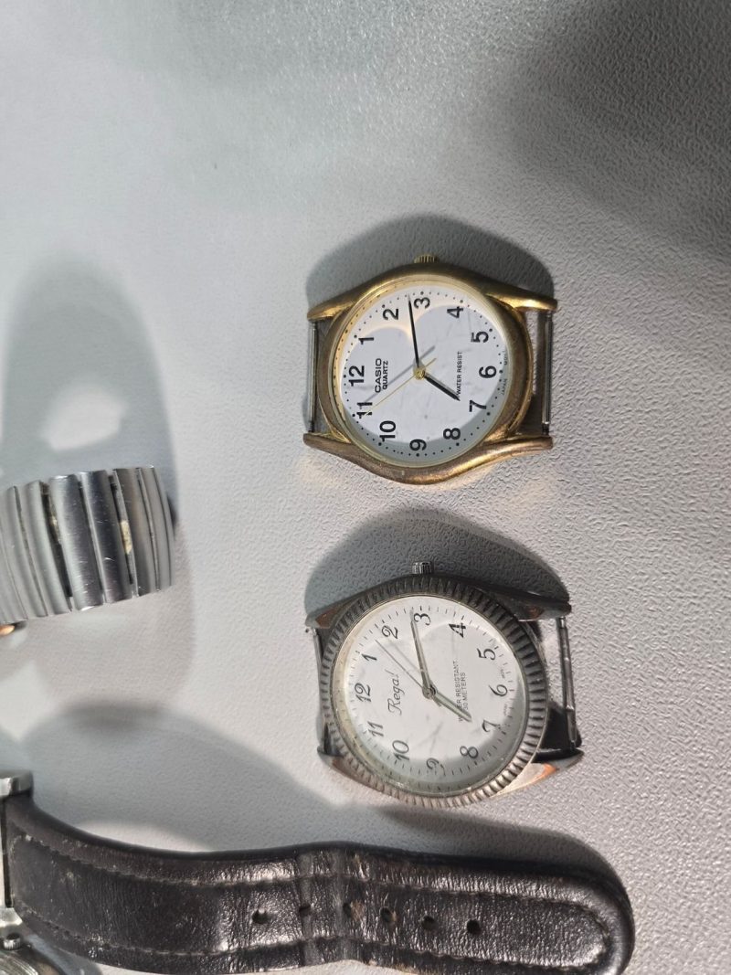 Armbandsur, parti  reservdelsobjekt bl.a Mercedes-Benz och Casio