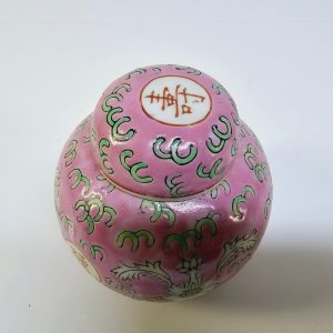 Elegant handmålad kinesisk porslinsburk i rosa och vitt