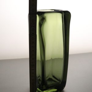 Stilren grön glasvas - Klassisk och tidlös design