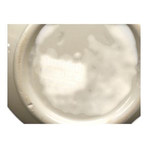 Charmig Staffordshire Gris-Kanna med Vintage Design