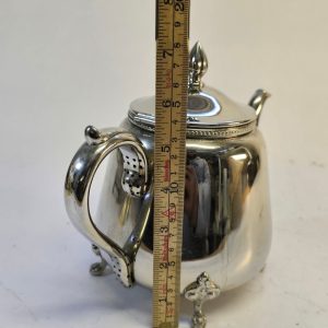 Elegant Tekanna i Nysilver  – Tidlös Design från 1900-talet