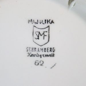 Majolika Schramberg väggtallrik med röd stuga, 4571