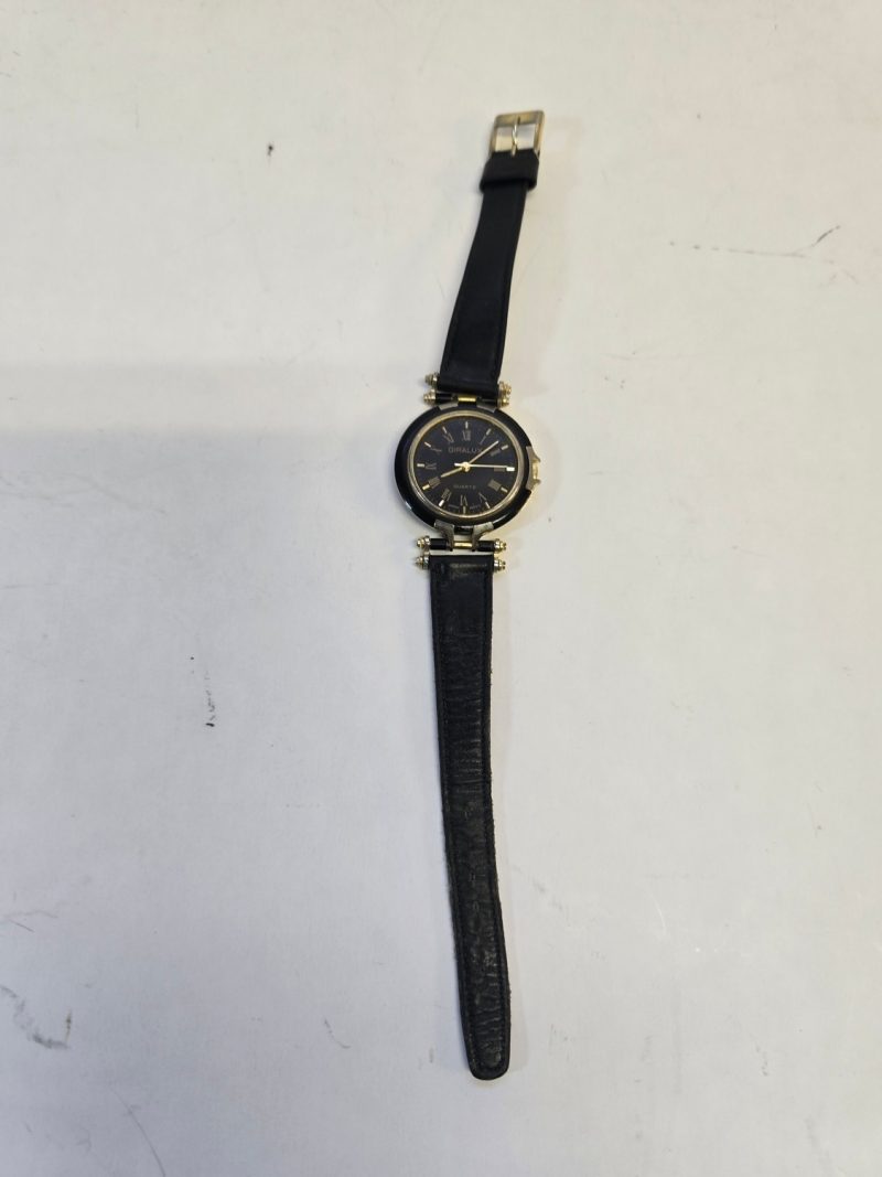 Elegant Giralux Armbandsur – Stilren Design med Romerska Siffror