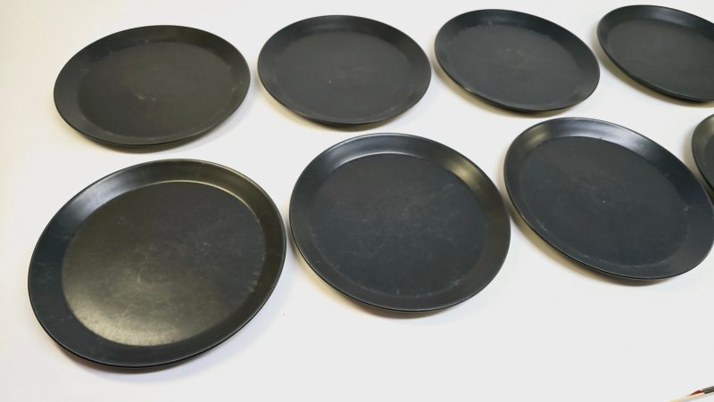 Höganäs stengodstallrikar av M-L Hellgren – Tidlös svensk design, 26 cm