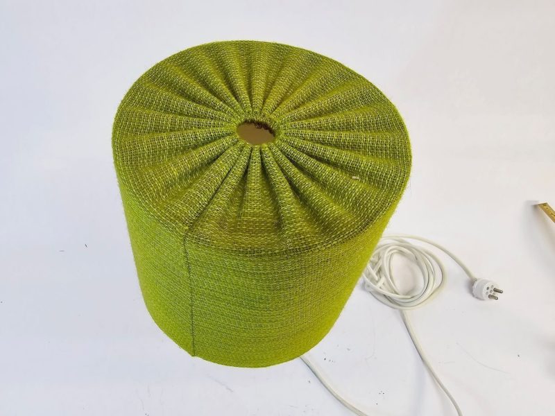 Charmig Bordslampa med Grön Skärm - Retro Elegans