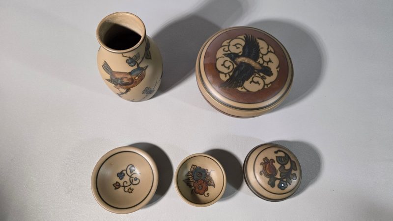 5 delar, L Hjort, glaserat stengods, Bornholm, Danmark, 1900-talets andra hälft