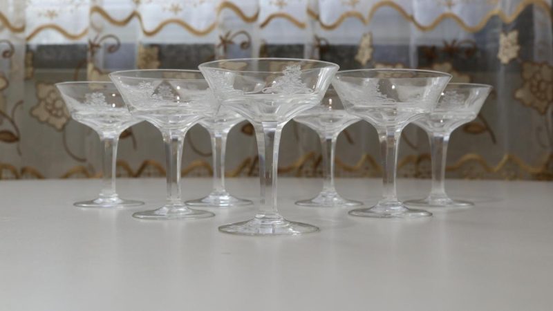 Glasservis med graverad dekor - 7st
