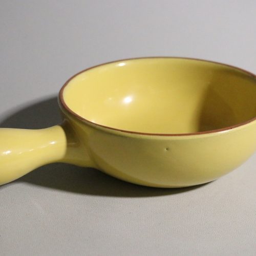 Charmig gul keramikskål med handtag – 15 cm i diameter