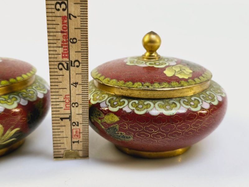 Elegant kinesiskt par cloisonné-skålar – ett konstnärligt mästerverk