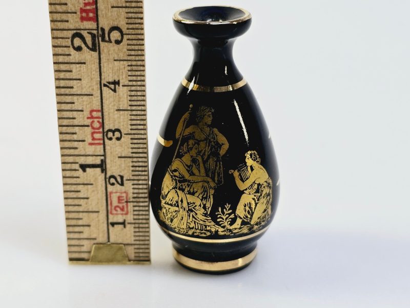 Miniatyrvas med Grekisk Design – En Tidlös Klassisk Detalj