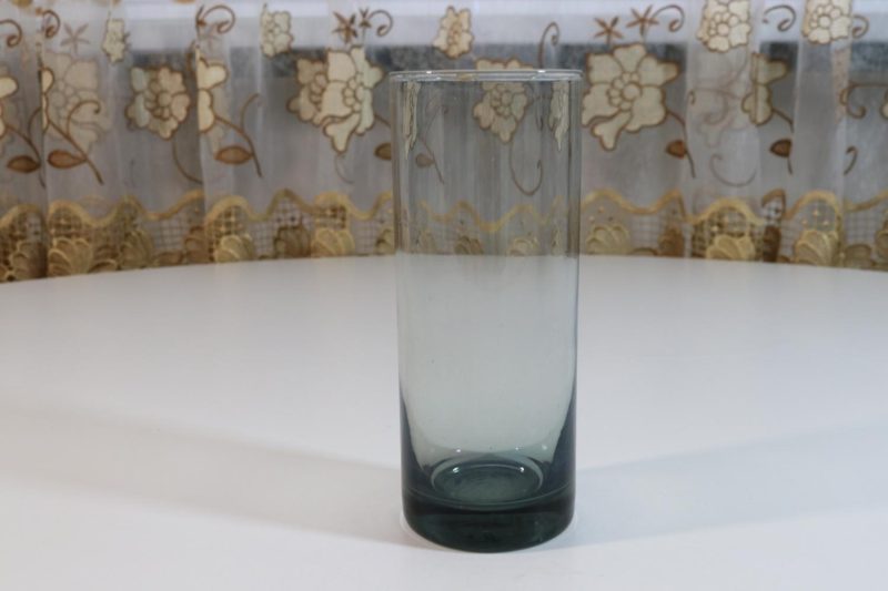 Drickglas i färgad glas, 15cm