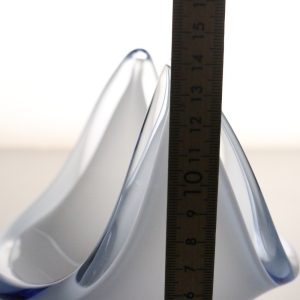 GLASSKÅL. Blå, vit och glasklar