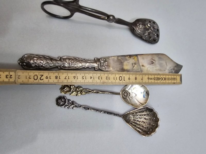 Bestick, bland annat " Rosen", Nysilver och  Silver - JLH SC Kattfot S P9