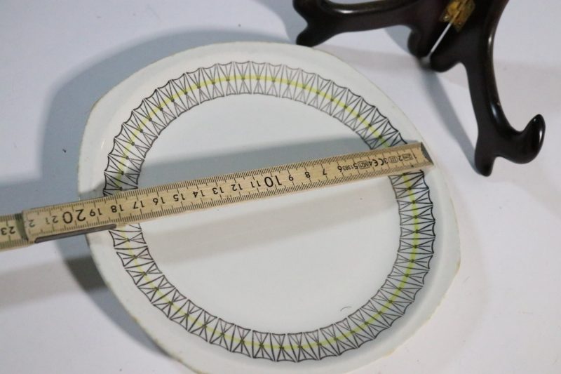 Tallrik 20 cm, KRYSS, Upsala-Ekeby, Gefle av Helmer Ringström. 50-60 tal